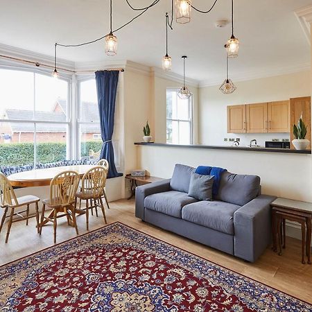 Ground Floor At The Old Vicarage Apartment สการ์โบโรห์ ภายนอก รูปภาพ