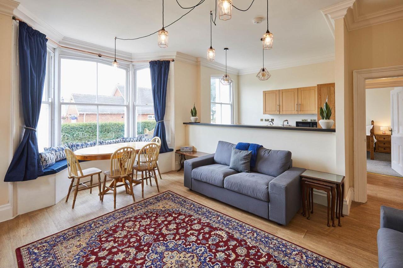 Ground Floor At The Old Vicarage Apartment สการ์โบโรห์ ภายนอก รูปภาพ